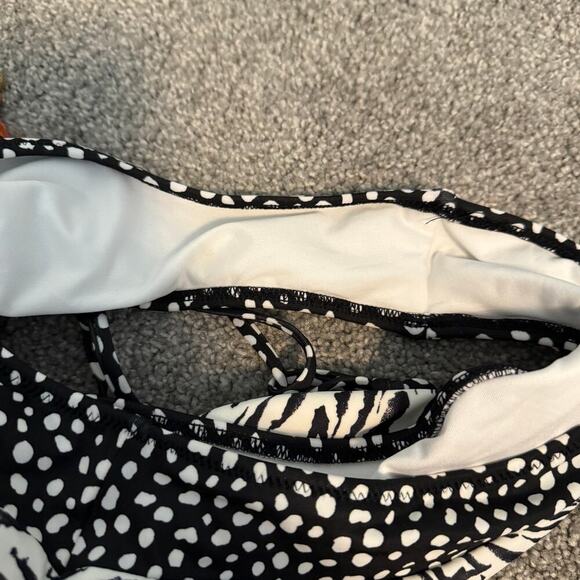 Victoria's Secret One-Piece Swimsuit Animal Print Halter Mono Size Medium - Picture 3 of 7